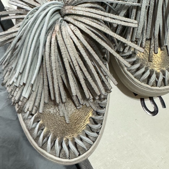 J/Slides Women’s Metallic Tassel Aria Slip-On Suede Sneake Size 7.5 M - Bronze - Picture 2 of 8